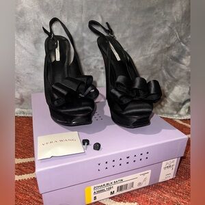 Vera Wang Lavender Black Pumps size 8M USED With Box
